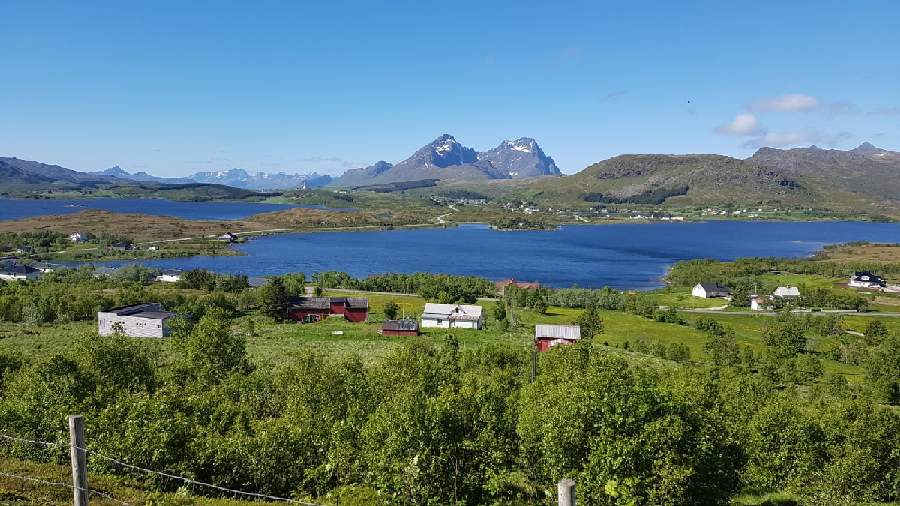 Maisemaa Lofooteilla • Kukkolan Tilausliikenne Oy